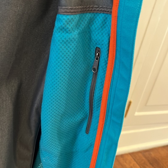 Marmot Soft Shell Jacket with Gore Windstopper material - Picture 9 of 10